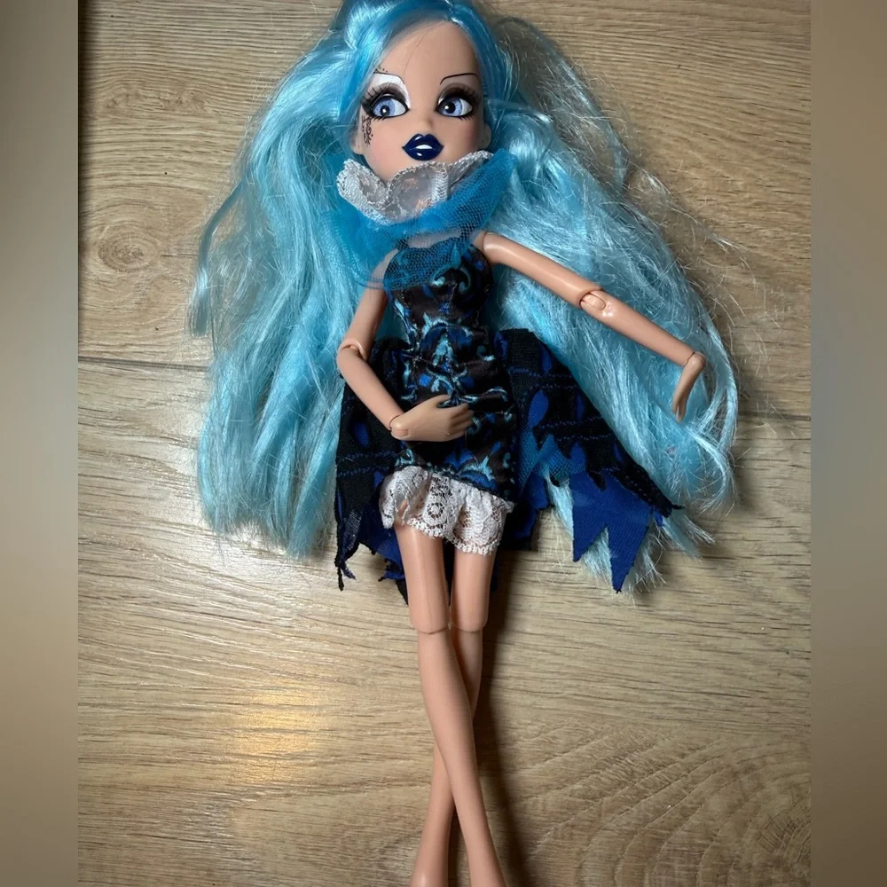 Bratzillaz Bratz Carolina Past - Picture 1 of 4